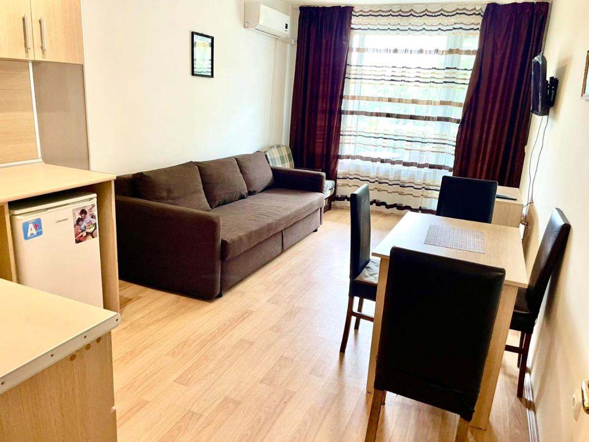 First Sea Line Coast Apartment Friends Поморие Екстериор снимка